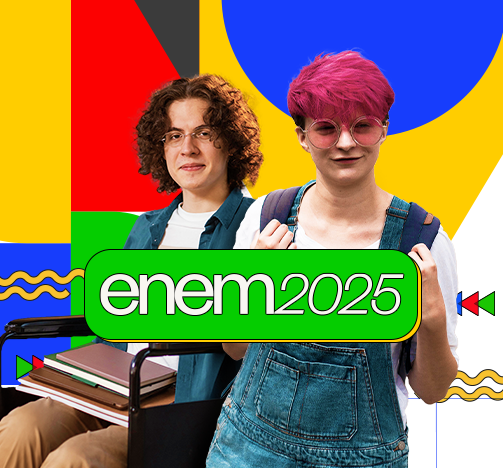 Imagem colorida com fundo geométrico vibrante nas cores azul, amarelo, vermelho, verde, preto e branco. Na frente, estão duas pessoas jovens. À esquerda, um rapaz cadeirante de cabelos cacheados e castanhos, usando óculos e camiseta clara com camisa azul aberta, segurando materiais escolares no colo. À direita, uma pessoa de cabelo curto, pintado de rosa, usando óculos, camiseta branca e jardineira jeans, com uma mochila nas costas. Ao centro, há uma faixa verde com a palavra ‘enem’ em branco e ‘2025’ em amarelo.