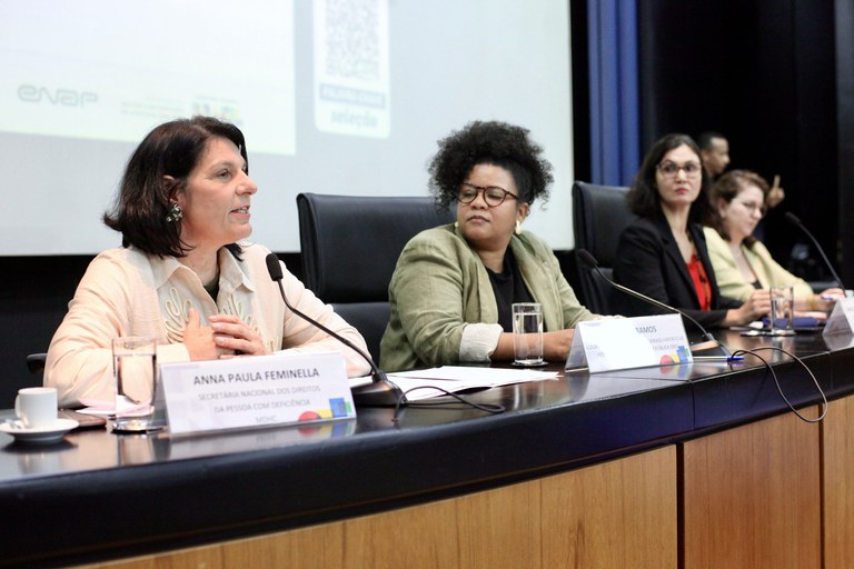 Anna Paula Feminella e outras três mulheres