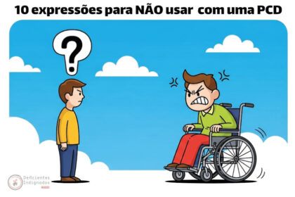 Ilustração de dois personagens em um fundo azul com nuvens. À esquerda, um homem em pé com expressão de dúvida e um balão com ponto de interrogação sobre a cabeça. À direita, um homem em cadeira de rodas visivelmente irritado. Acima, o texto: “10 expressões para NÃO usar com uma PCD”. No canto inferior esquerdo, o logotipo do site Deficientes Indignados.