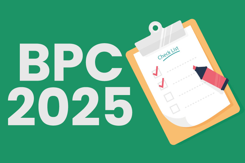 A imagem apresenta um fundo verde, com o texto grande em branco “BPC 2025” à esquerda. À direita, há um desenho ilustrativo de uma prancheta com uma folha contendo um checklist, onde duas caixas já estão marcadas com um “check” vermelho e duas permanecem vazias.