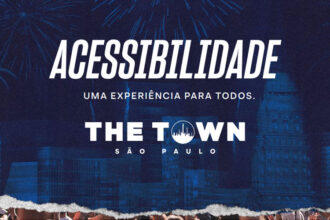 Cartaz do festival The Town São Paulo com fundo azul, fogos de artifício e prédios ilustrados. Em destaque, a frase: 'Acessibilidade – Uma experiência para todos. THE TOWN São Paulo'.