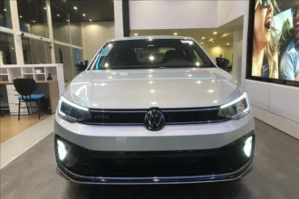 Frente do Volkswagen Virtus na cor branca