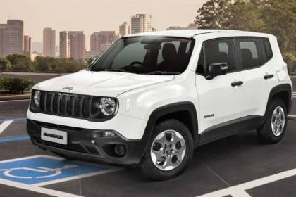 Carro Jeep Renegate na cor branca