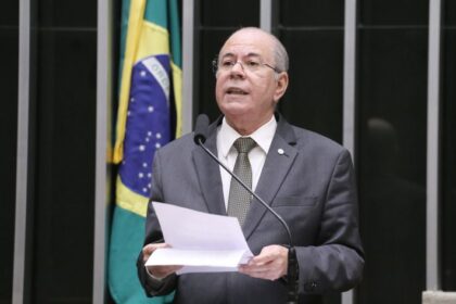 Dep Hildo Rocha discursando na Câmara