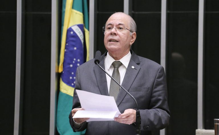 Dep Hildo Rocha discursando na Câmara