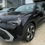 Volkswagen Taos na cor preta
