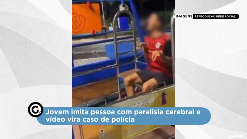 Jovem imitando pcd