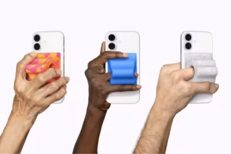 Mãos segurando Iphones