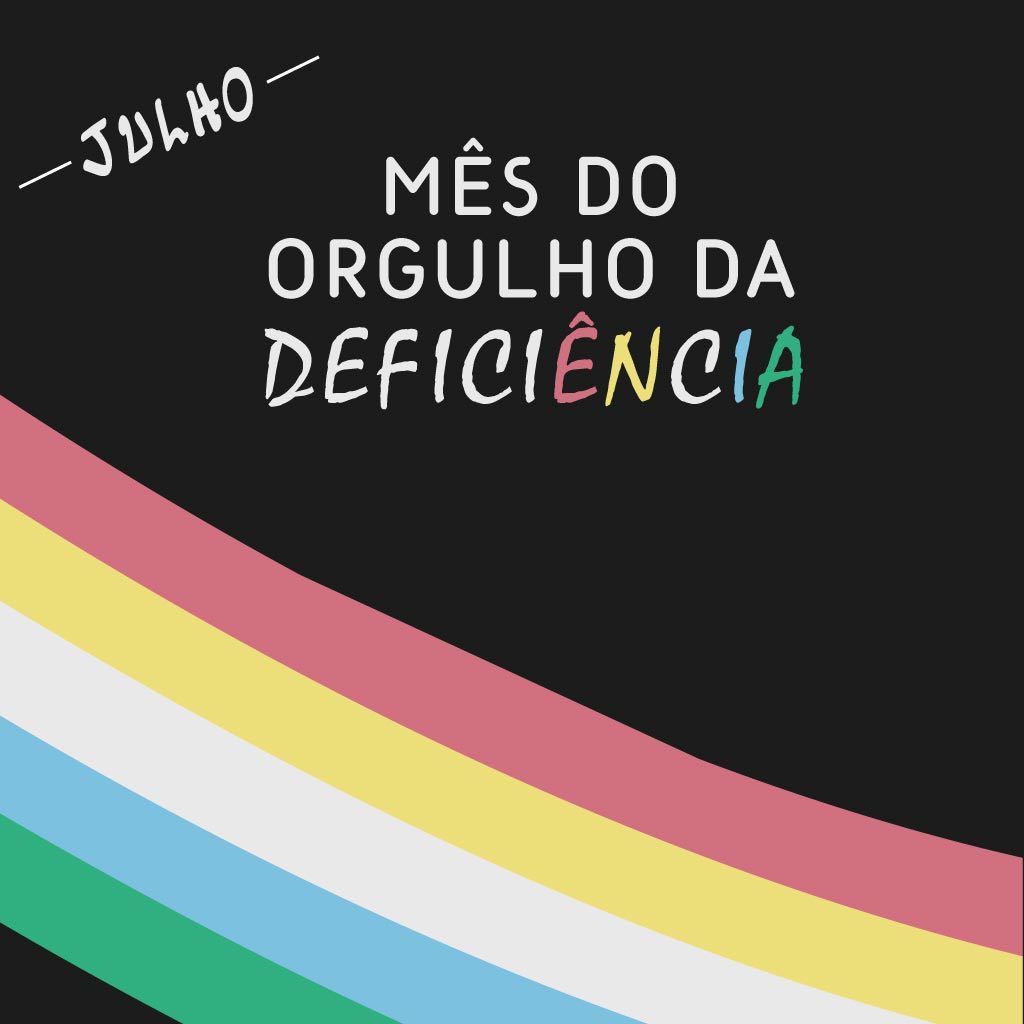 **Texto alternativo:**
Arte com o título **“Julho – Mês do Orgulho da Deficiência”** sobre fundo preto. Na parte inferior, faixas curvas nas cores rosa, amarelo, branco, azul e verde representam a bandeira do Mês do Orgulho da Deficiência, simbolizando diversidade, identidade e valorização das pessoas com deficiência.