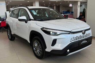 Suv Corolla na cor branca