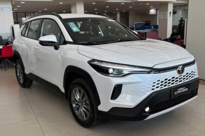 Suv Corolla na cor branca