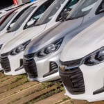 Vários carros de frente